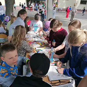 Kolorowe dzieciństwo bez przemocy i uzależnień | zdj. 1